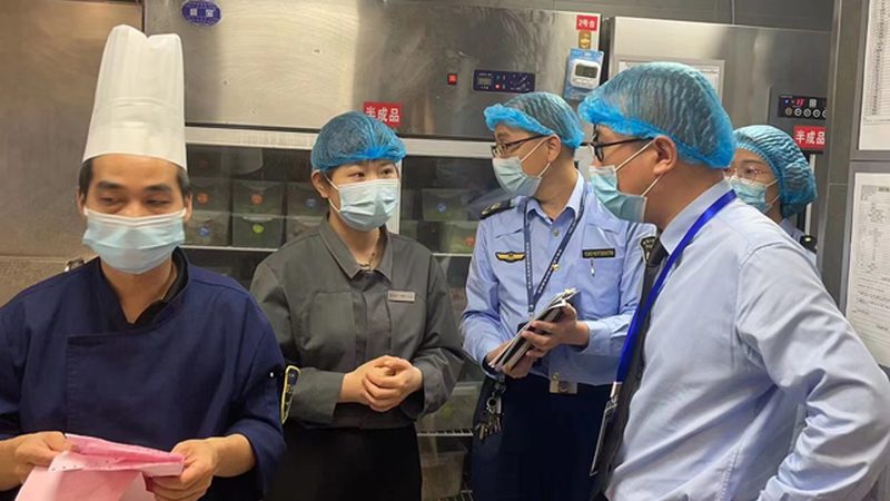 行业现状：零食市场的繁荣与竞争