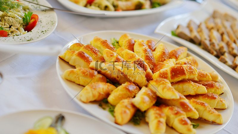 餐饮加盟与自营：两种经营模式的深度解析