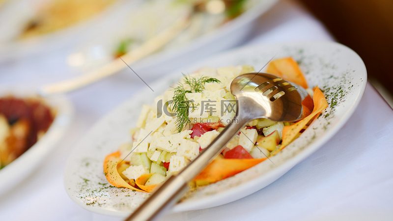 零食批发品牌授权标准：揭秘背后的关键要素**